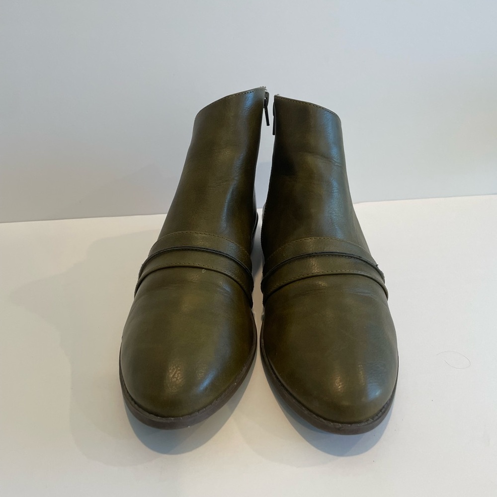 Journee Olive Green Distressed Faux Leather Ankle Booties Size 11 Side Zip Moto